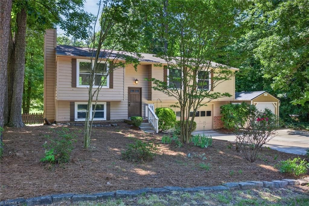 1109 Century Park Avenue, Kernersville, NC 27284
