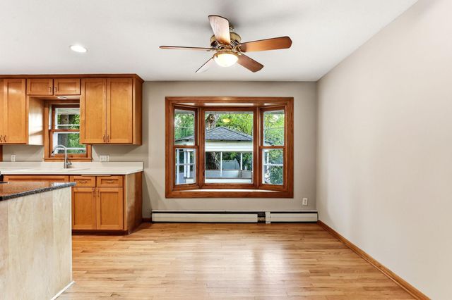 1866 Shryer Avenue W, Roseville, MN 55113