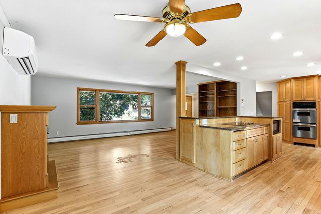 1866 Shryer Avenue W, Roseville, MN 55113