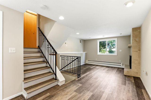 1866 Shryer Avenue W, Roseville, MN 55113