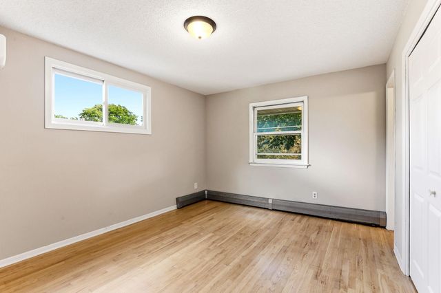 1866 Shryer Avenue W, Roseville, MN 55113