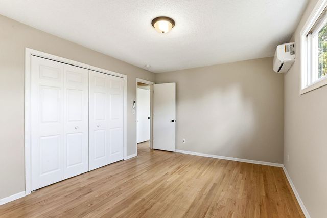 1866 Shryer Avenue W, Roseville, MN 55113