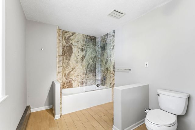1866 Shryer Avenue W, Roseville, MN 55113