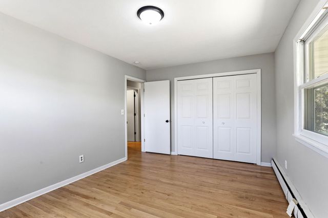 1866 Shryer Avenue W, Roseville, MN 55113