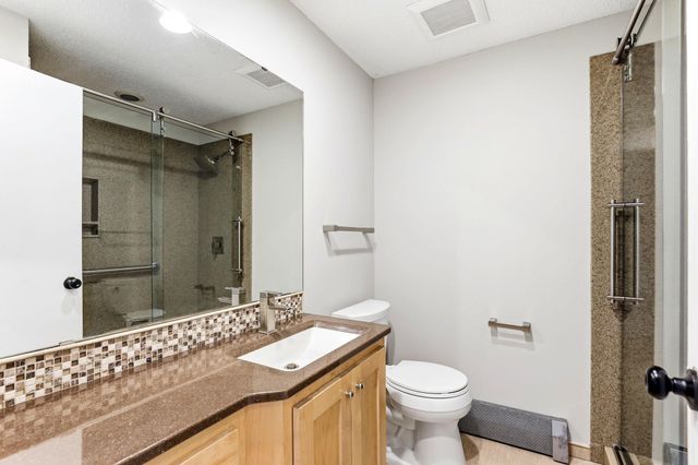 1866 Shryer Avenue W, Roseville, MN 55113