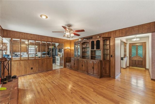 6820 Wildwood Drive, Raytown, MO 64133