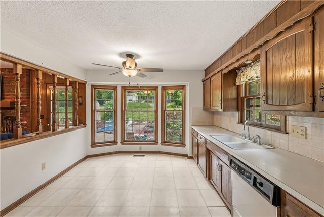 6820 Wildwood Drive, Raytown, MO 64133