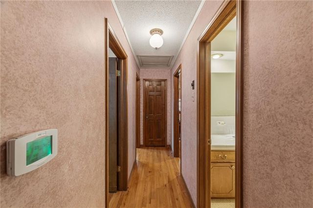 6820 Wildwood Drive, Raytown, MO 64133