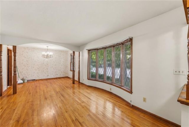 6820 Wildwood Drive, Raytown, MO 64133