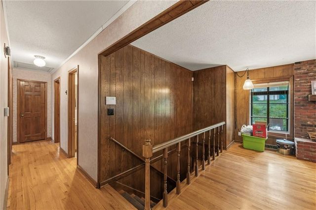 6820 Wildwood Drive, Raytown, MO 64133
