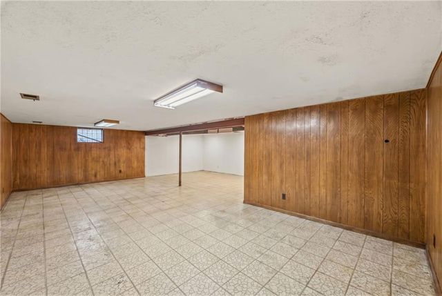 6820 Wildwood Drive, Raytown, MO 64133