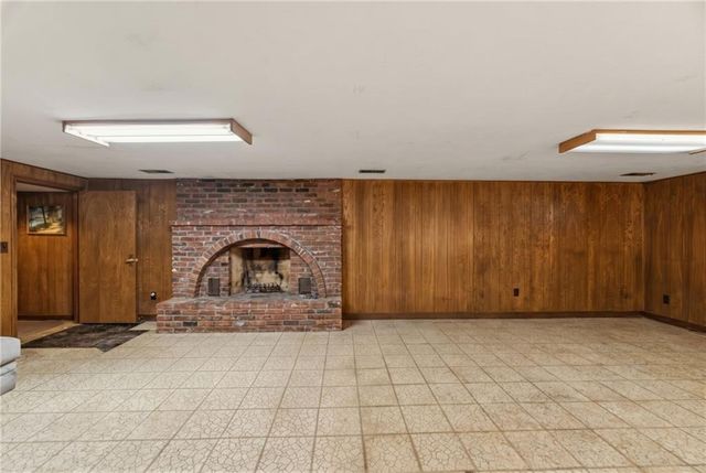 6820 Wildwood Drive, Raytown, MO 64133