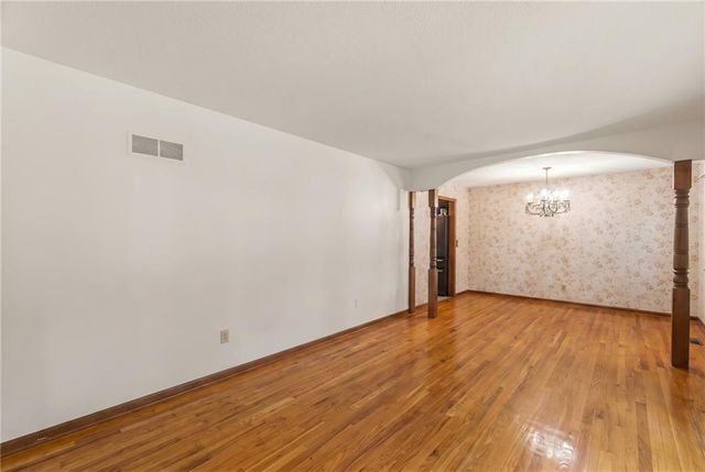 6820 Wildwood Drive, Raytown, MO 64133