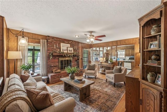 6820 Wildwood Drive, Raytown, MO 64133
