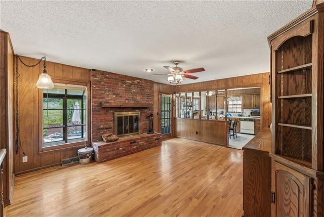 6820 Wildwood Drive, Raytown, MO 64133