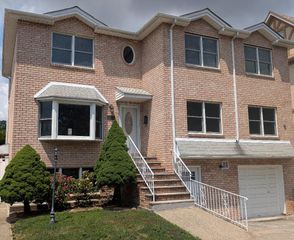 26 Fairway Lane, Staten Island, NY 10301