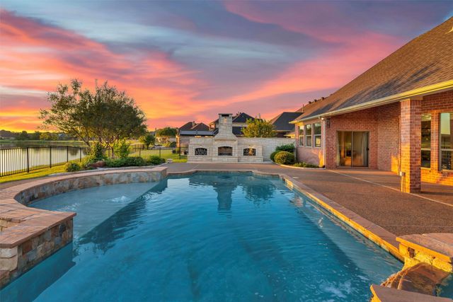2401 Waters Edge Drive, Granbury, TX 76048