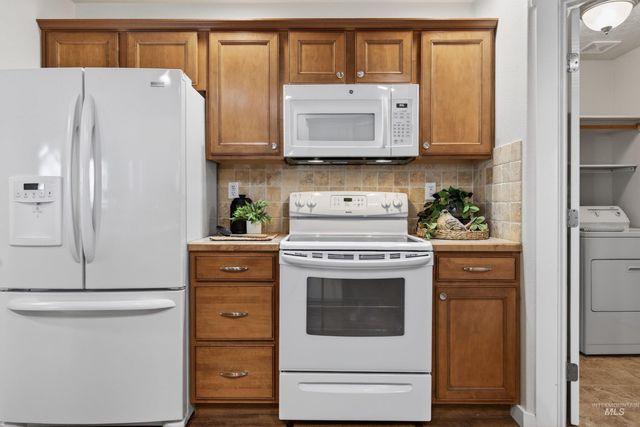 6914 E Greens Drive, Nampa, ID 83687