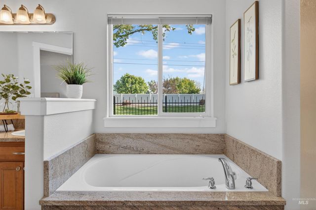 6914 E Greens Drive, Nampa, ID 83687