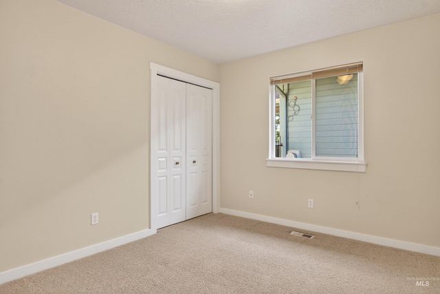 6914 E Greens Drive, Nampa, ID 83687