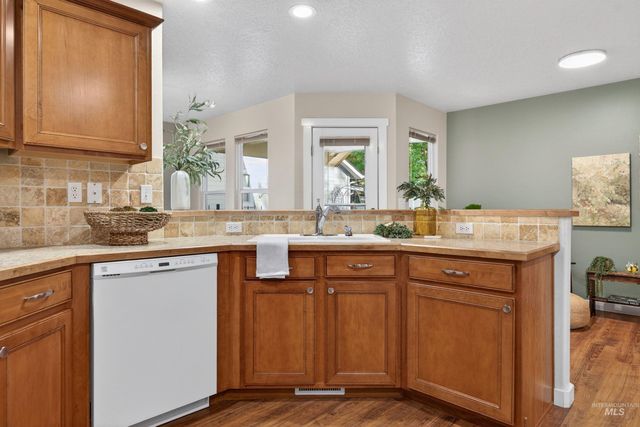 6914 E Greens Drive, Nampa, ID 83687