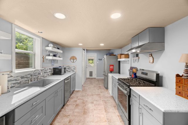 7906 Keneshaw DR, Austin, TX 78745