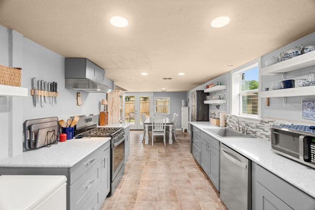7906 Keneshaw DR, Austin, TX 78745