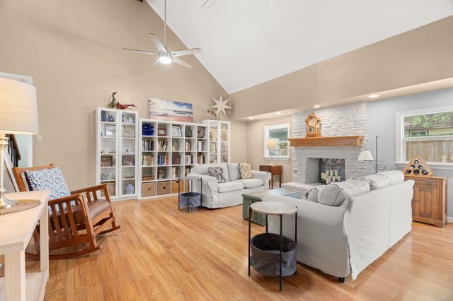 7906 Keneshaw DR, Austin, TX 78745
