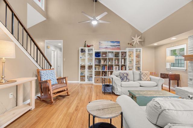 7906 Keneshaw DR, Austin, TX 78745