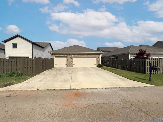 24 Silky Oak Circle SW, Huntsville, AL 35824