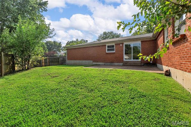 2 Oak Point Court, St Peters, MO 63376