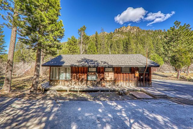 7594 + 7598 River Road, Truckee, CA 96161