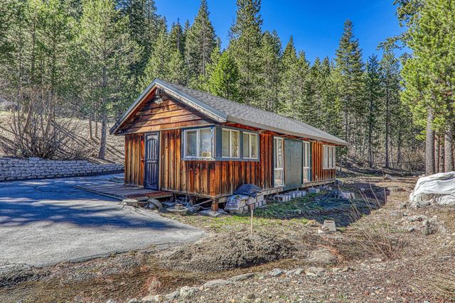 7594 + 7598 River Road, Truckee, CA 96161