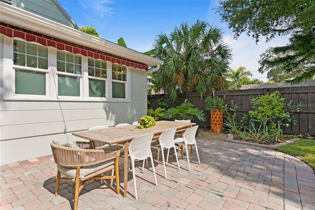 1101 11TH STREET N, St Petersburg, FL 33705