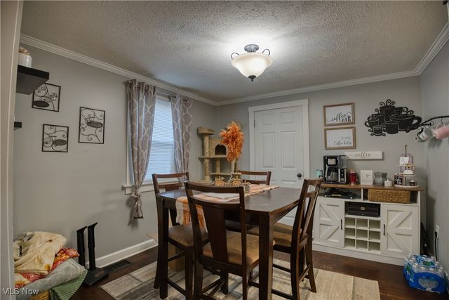 4060 Hambleton Avenue NE, Louisville, OH 44641