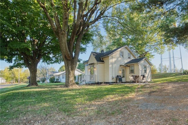 4060 Hambleton Avenue NE, Louisville, OH 44641