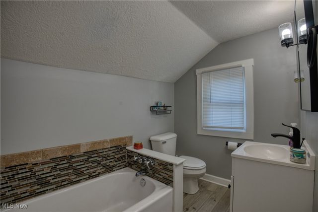 4060 Hambleton Avenue NE, Louisville, OH 44641