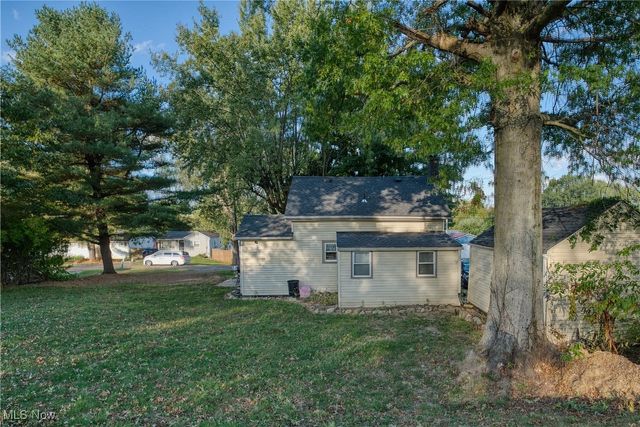 4060 Hambleton Avenue NE, Louisville, OH 44641