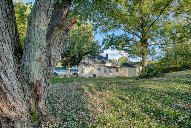 4060 Hambleton Avenue NE, Louisville, OH 44641