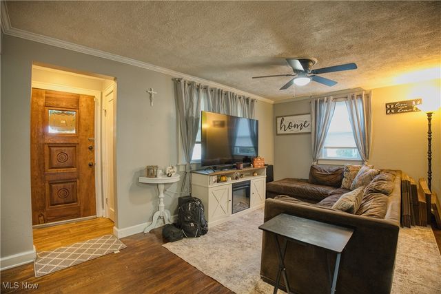 4060 Hambleton Avenue NE, Louisville, OH 44641