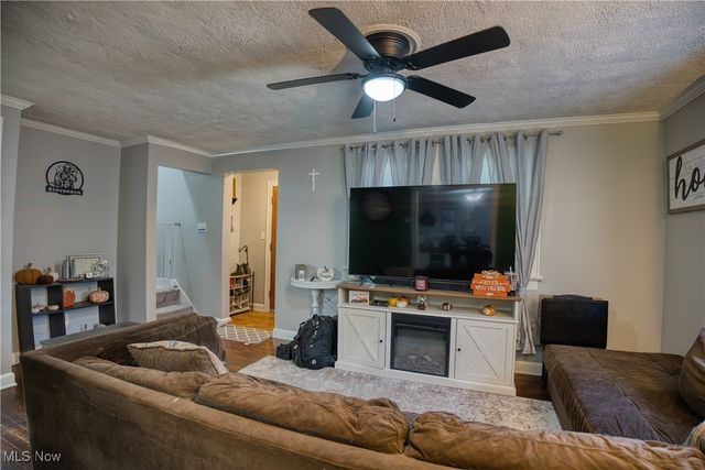 4060 Hambleton Avenue NE, Louisville, OH 44641