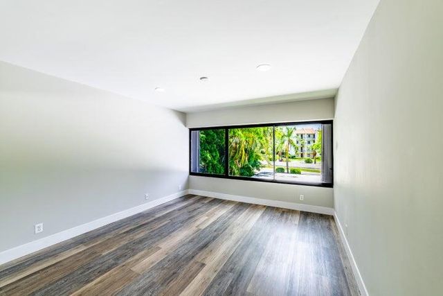 2517 Presidential Way B, West Palm Beach, FL 33401