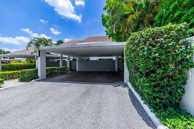 2517 Presidential Way B, West Palm Beach, FL 33401