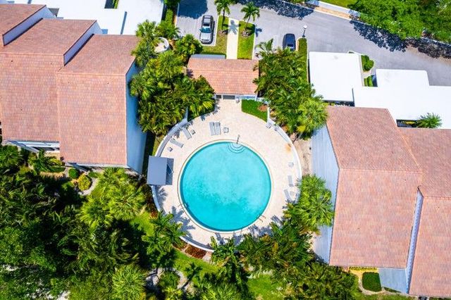 2517 Presidential Way B, West Palm Beach, FL 33401