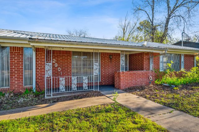 2901 S Murco Drive, Mineral Wells, TX 76067