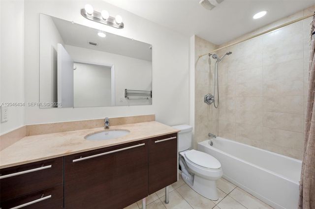 1900 N Bayshore Dr 3503, Miami, FL 33132