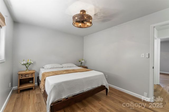 228 14th Avenue SE Apt B, Hickory, NC 28602