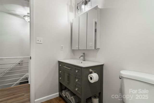228 14th Avenue SE Apt B, Hickory, NC 28602