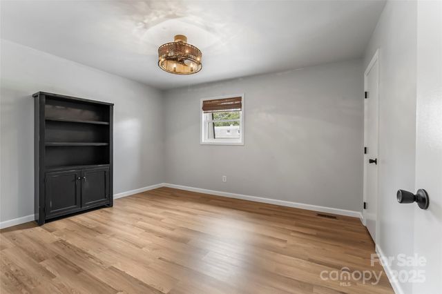 228 14th Avenue SE Apt B, Hickory, NC 28602