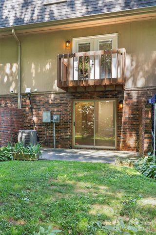 228 14th Avenue SE Apt B, Hickory, NC 28602
